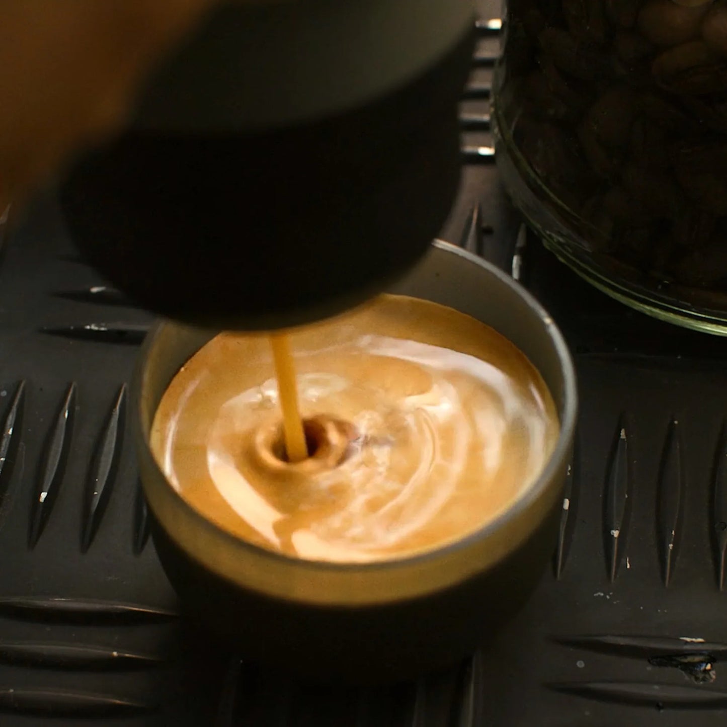 WACACO Minipresso GR2, brez elektrike, aparat za espresso za zunanjo uporabo, združljiv z mleto kavo, prenosni aparat za kavo,