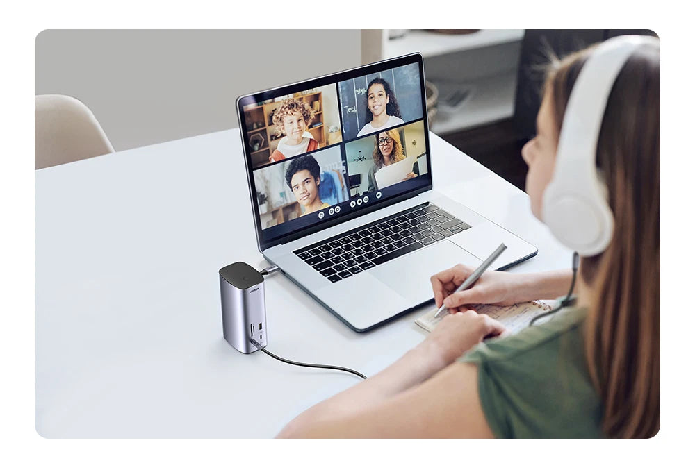 UGREEN 12-v-1 priklopna postaja USB-C z 8K HDMI, 4K60Hz DisplayPort, trojnim zaslonom