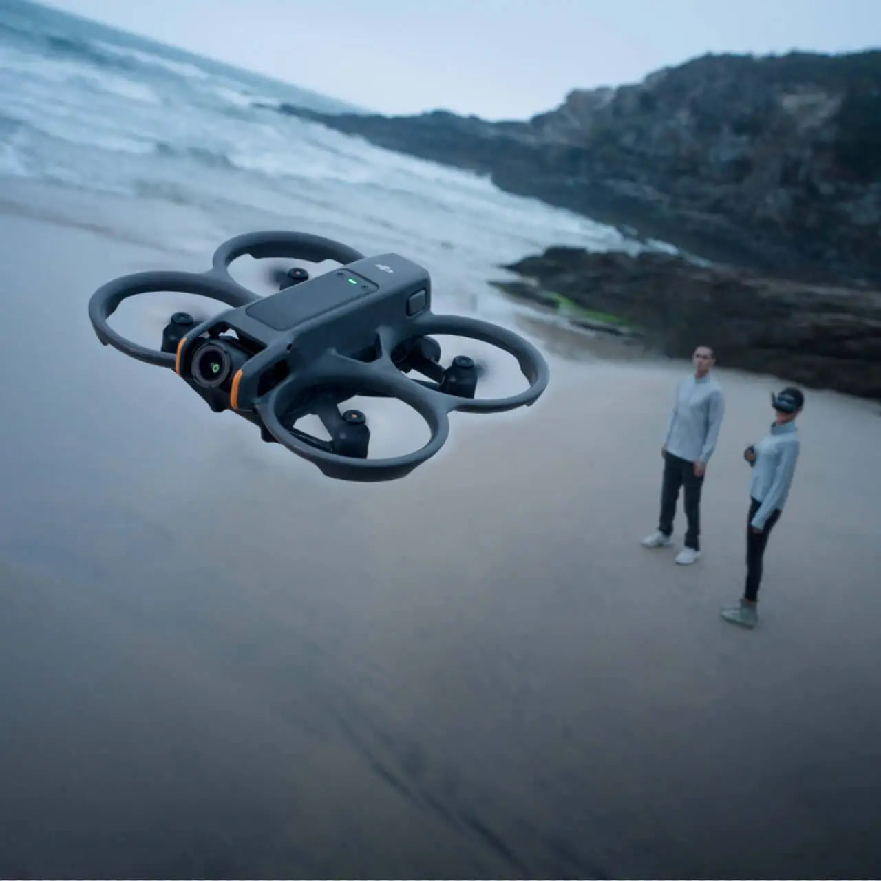 DJI Avata 2 – Samo dron | Dron FPV 4K/60fps z video prenosom O4 z nizko zakasnitvijo in 155° super širokim vidnim poljem