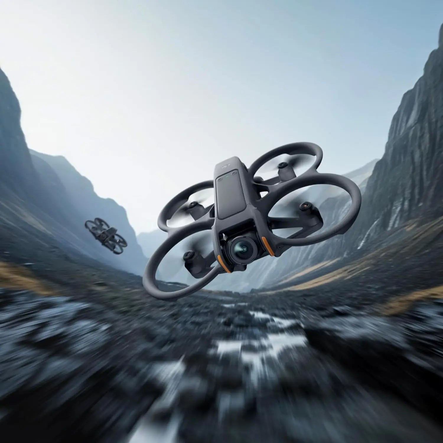 DJI Avata 2 – Samo dron | Dron FPV 4K/60fps z video prenosom O4 z nizko zakasnitvijo in 155° super širokim vidnim poljem